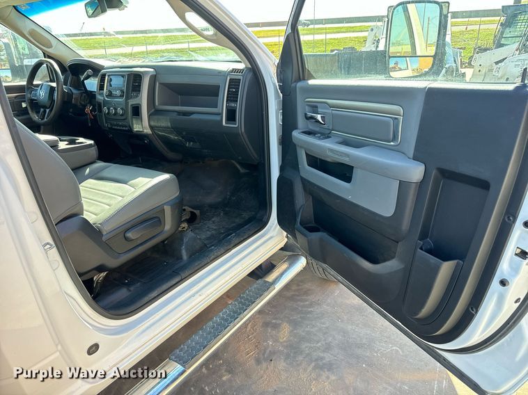 image for item MV9271 2017 Dodge  Ram 5500HD flatbed truck