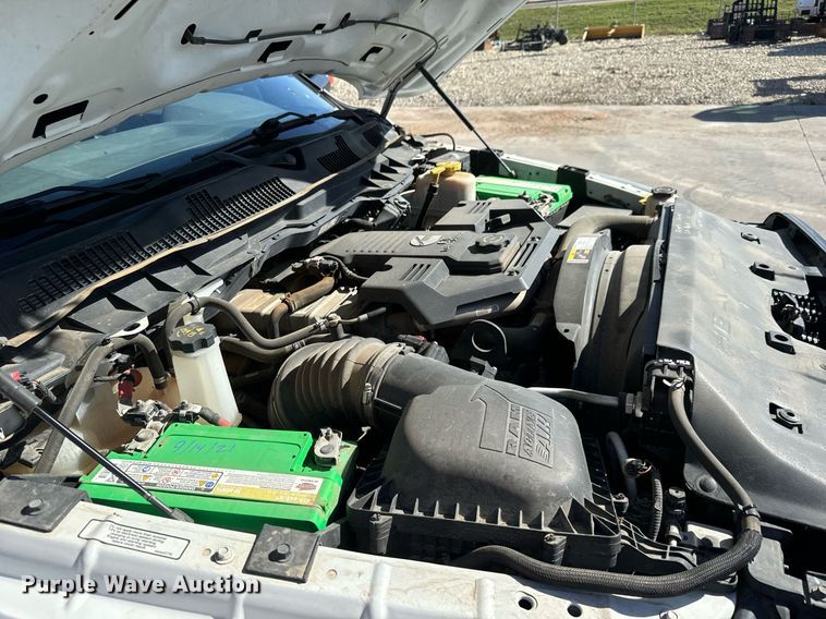 image for item MV9271 2017 Dodge  Ram 5500HD flatbed truck