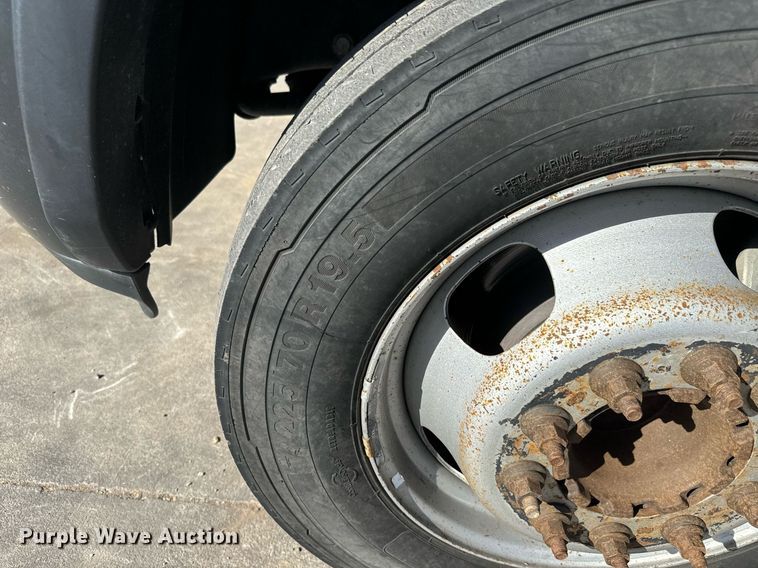 image for item MV9271 2017 Dodge  Ram 5500HD flatbed truck