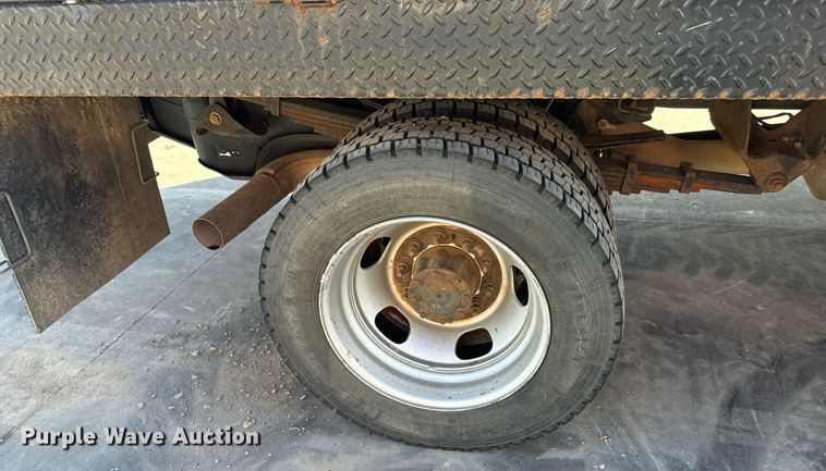 image for item MV9271 2017 Dodge  Ram 5500HD flatbed truck