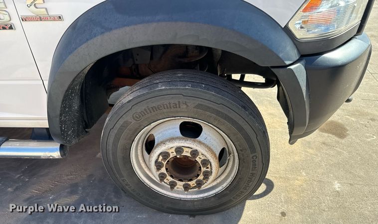 image for item MV9271 2017 Dodge  Ram 5500HD flatbed truck