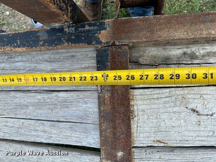 image for item NQ9658 2013 Texas Braggs utility trailer