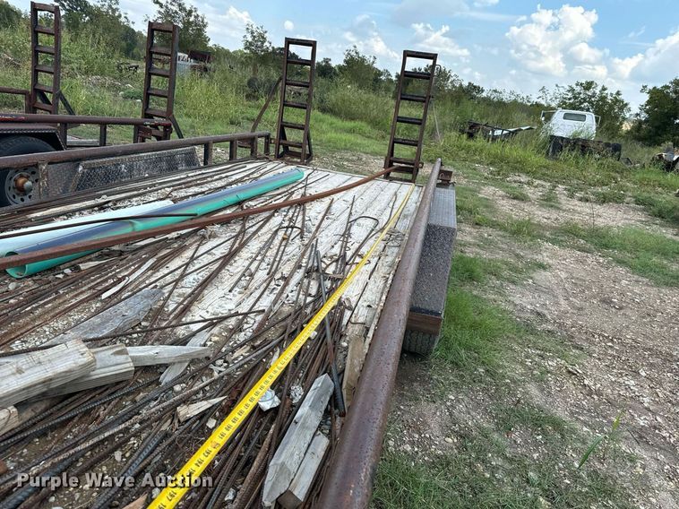 image for item NQ9658 2013 Texas Braggs utility trailer