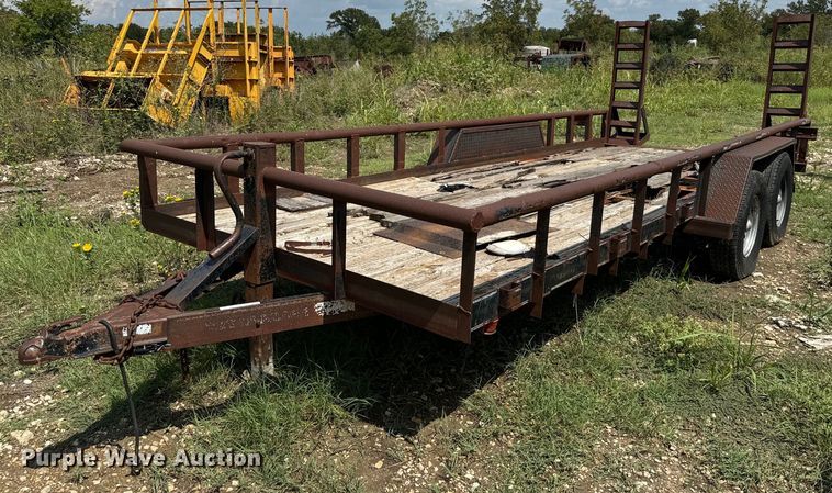 image for item NQ9659 2005 Texas Bragg utility trailer