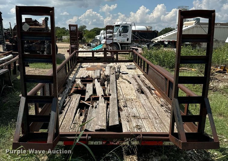 image for item NQ9659 2005 Texas Bragg utility trailer