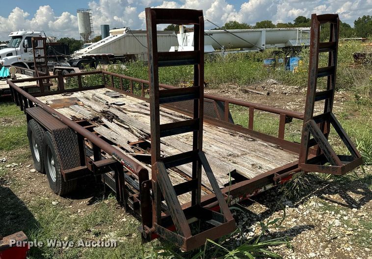 image for item NQ9659 2005 Texas Bragg utility trailer