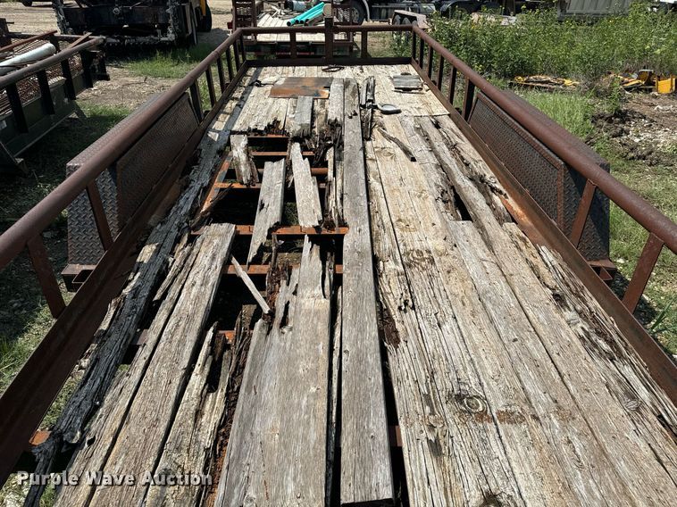 image for item NQ9659 2005 Texas Bragg utility trailer