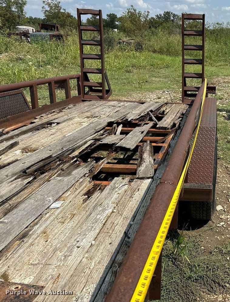 image for item NQ9659 2005 Texas Bragg utility trailer