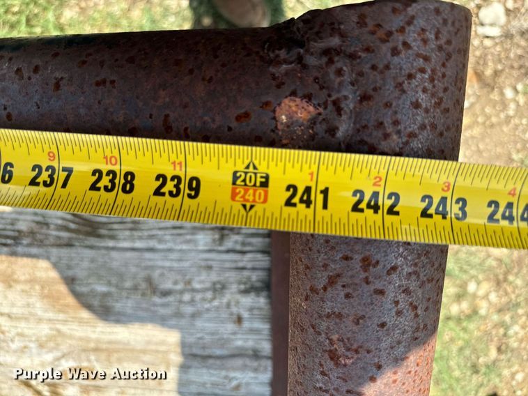 image for item NQ9659 2005 Texas Bragg utility trailer