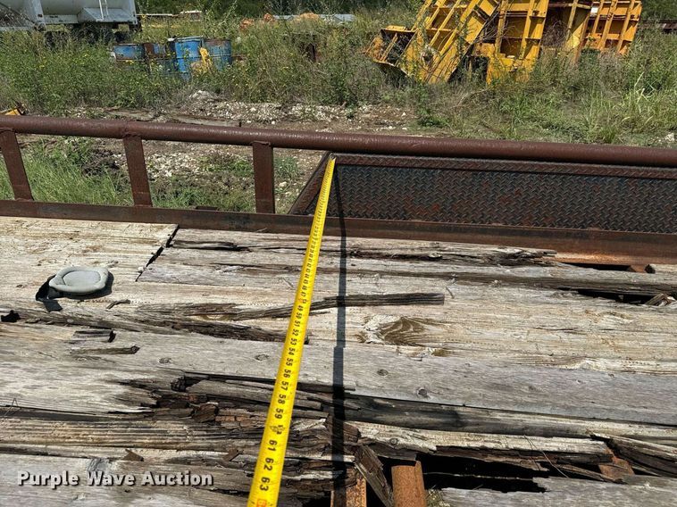 image for item NQ9659 2005 Texas Bragg utility trailer