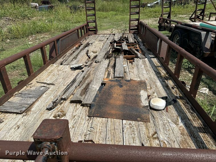 image for item NQ9659 2005 Texas Bragg utility trailer