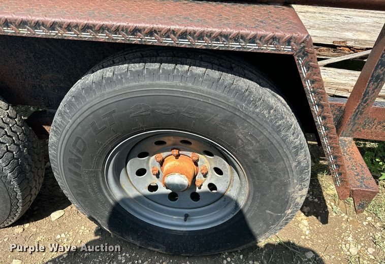 image for item NQ9659 2005 Texas Bragg utility trailer