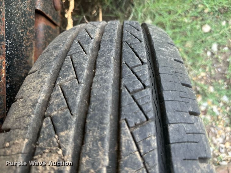 image for item NQ9659 2005 Texas Bragg utility trailer