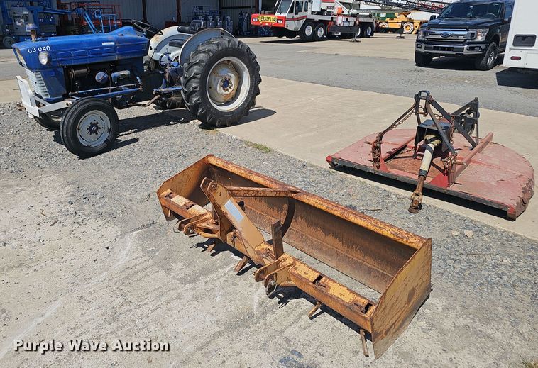 image for item NX9356 1968 Ford 2000 tractor