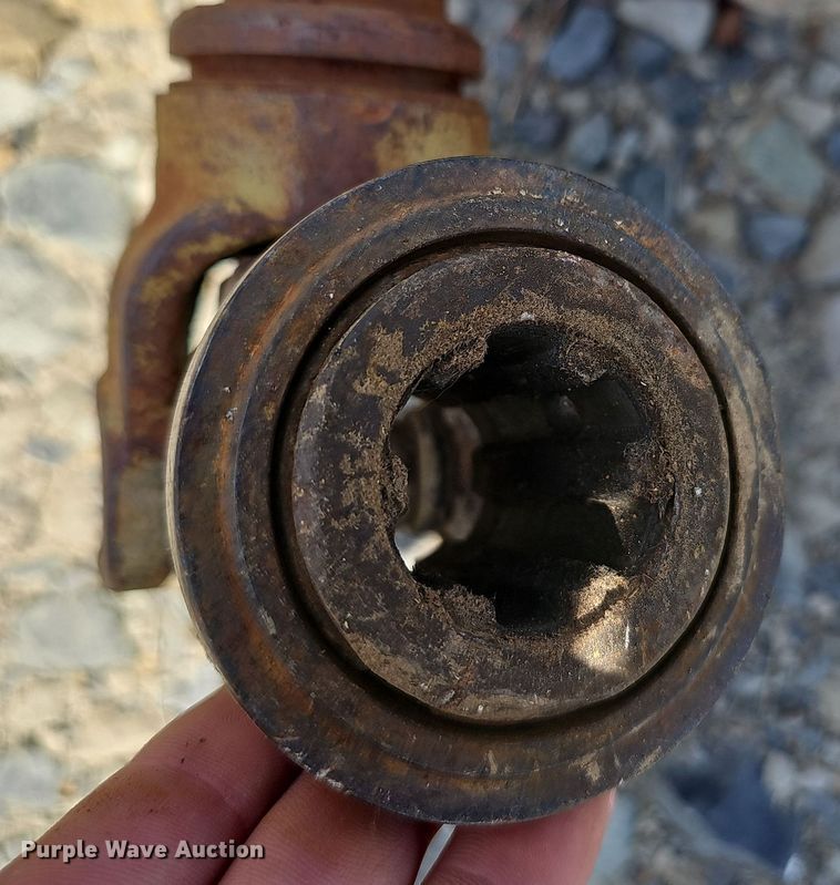 image for item NX9356 1968 Ford 2000 tractor