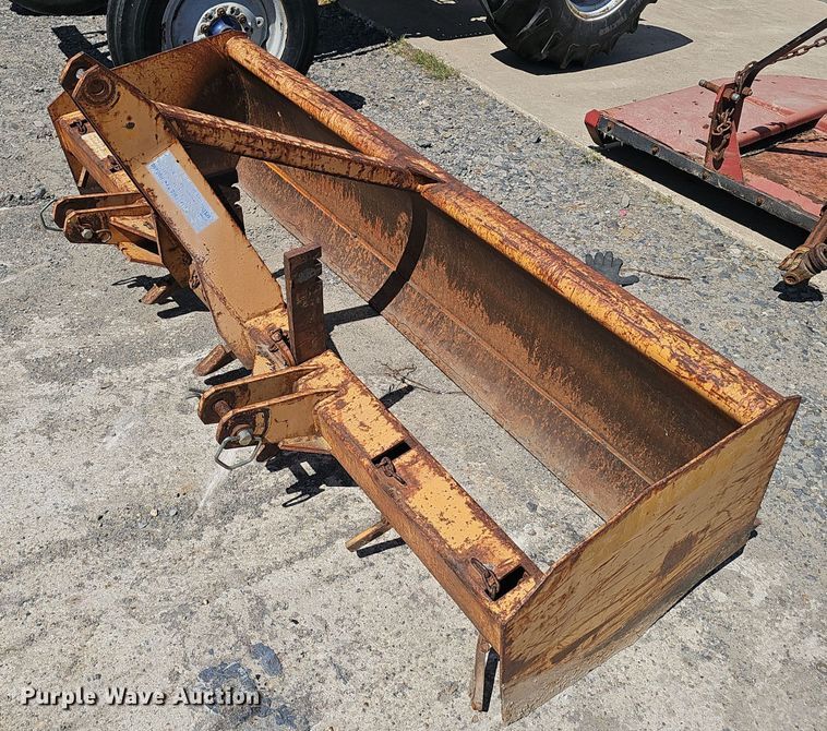 image for item NX9356 1968 Ford 2000 tractor