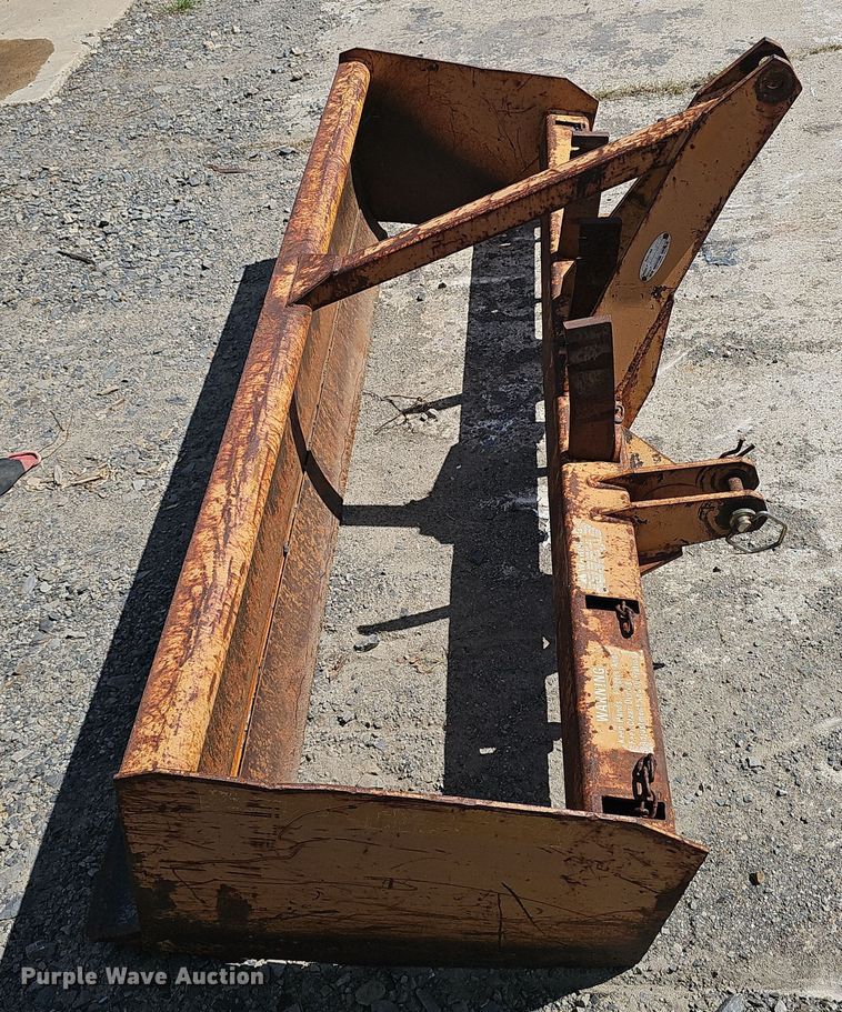 image for item NX9356 1968 Ford 2000 tractor