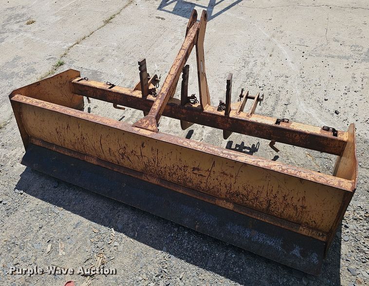 image for item NX9356 1968 Ford 2000 tractor