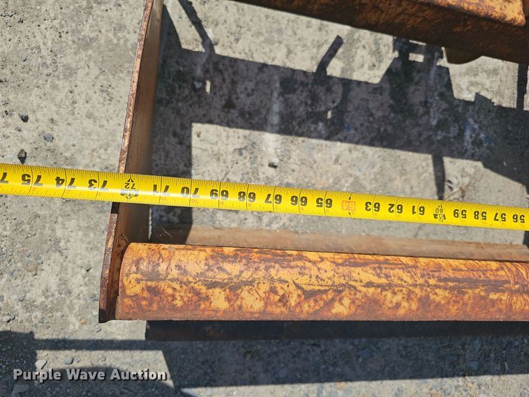 image for item NX9356 1968 Ford 2000 tractor