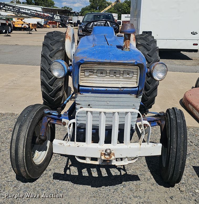image for item NX9356 1968 Ford 2000 tractor