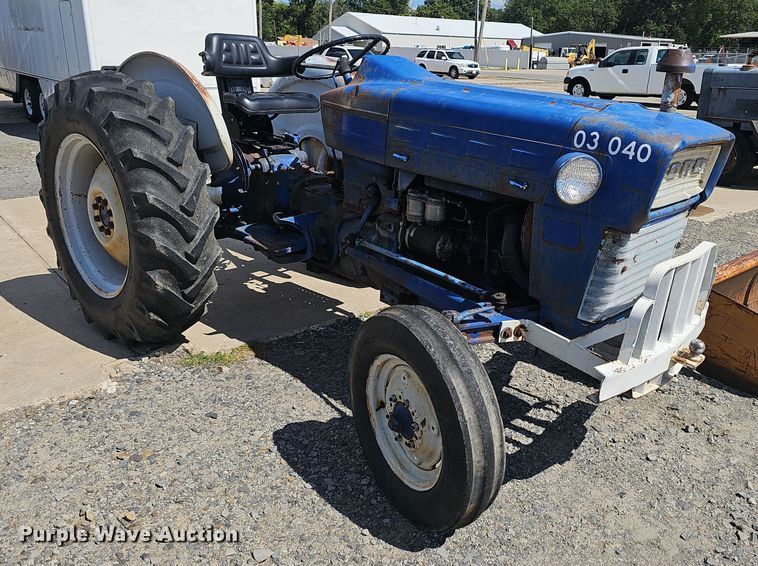 image for item NX9356 1968 Ford 2000 tractor