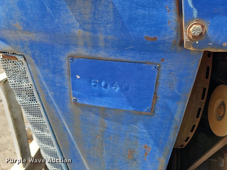 image for item NX9356 1968 Ford 2000 tractor