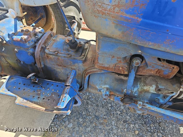 image for item NX9356 1968 Ford 2000 tractor