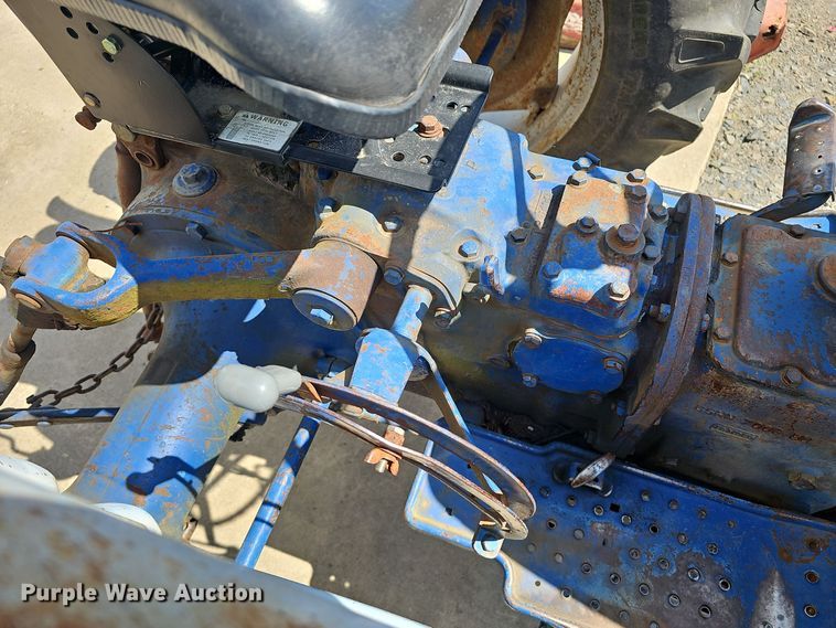 image for item NX9356 1968 Ford 2000 tractor