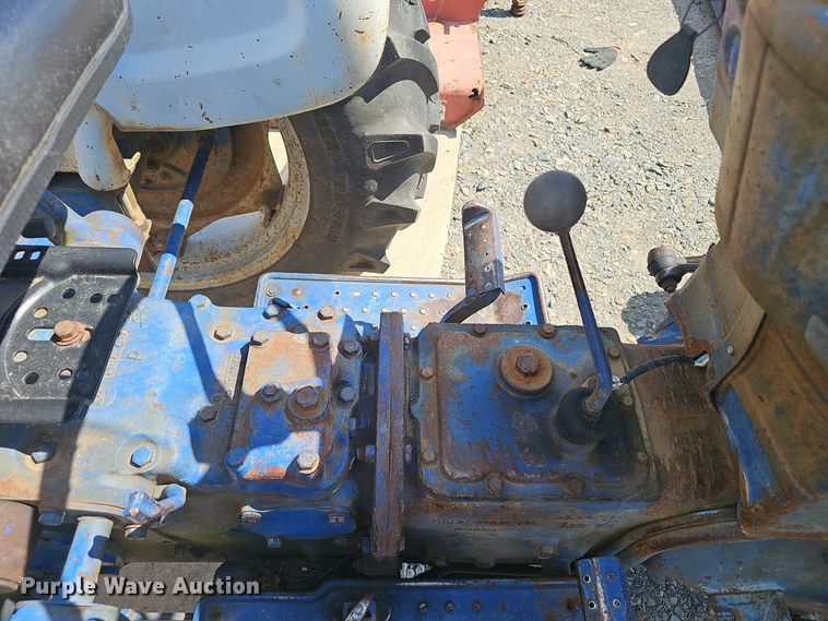 image for item NX9356 1968 Ford 2000 tractor