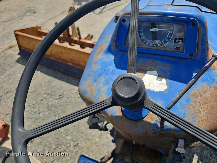 image for item NX9356 1968 Ford 2000 tractor