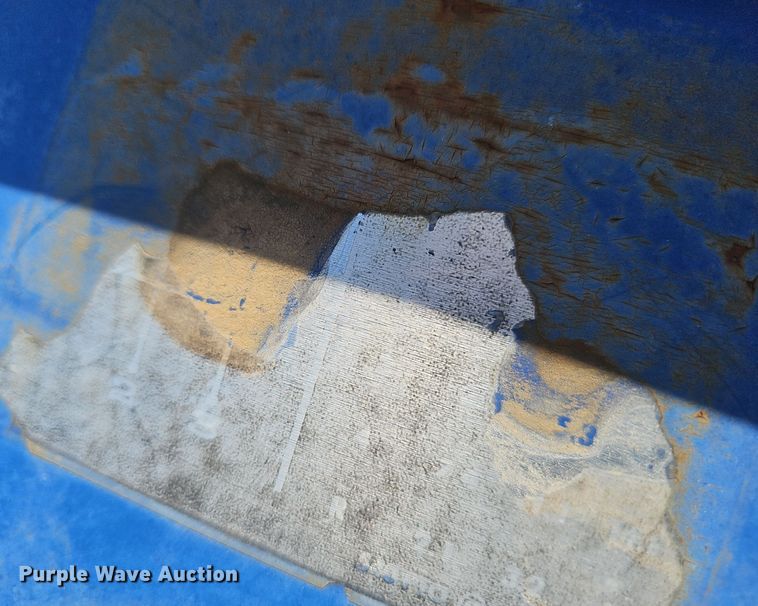 image for item NX9356 1968 Ford 2000 tractor