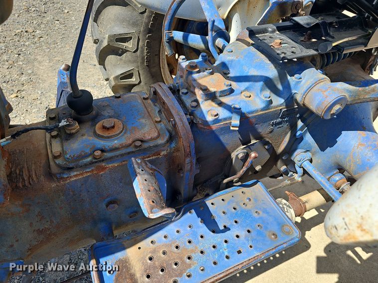 image for item NX9356 1968 Ford 2000 tractor