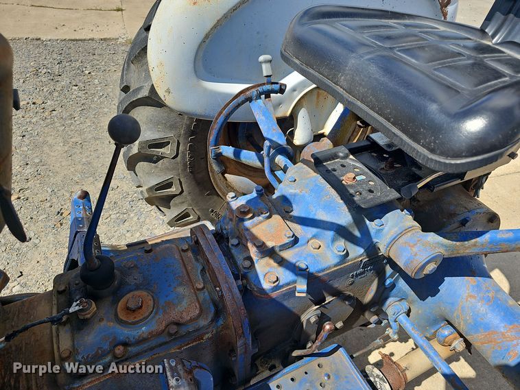 image for item NX9356 1968 Ford 2000 tractor