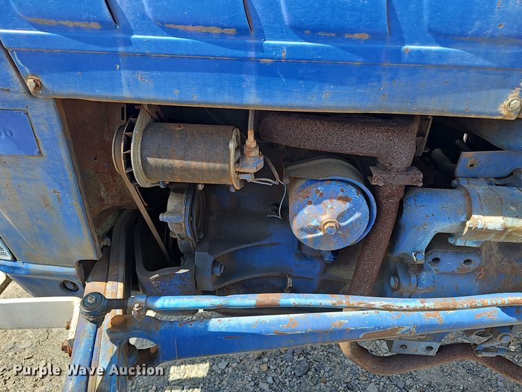 image for item NX9356 1968 Ford 2000 tractor