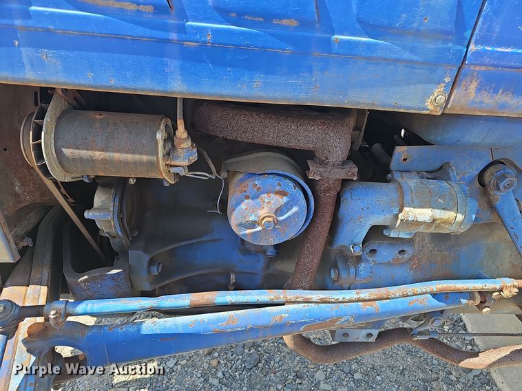 image for item NX9356 1968 Ford 2000 tractor