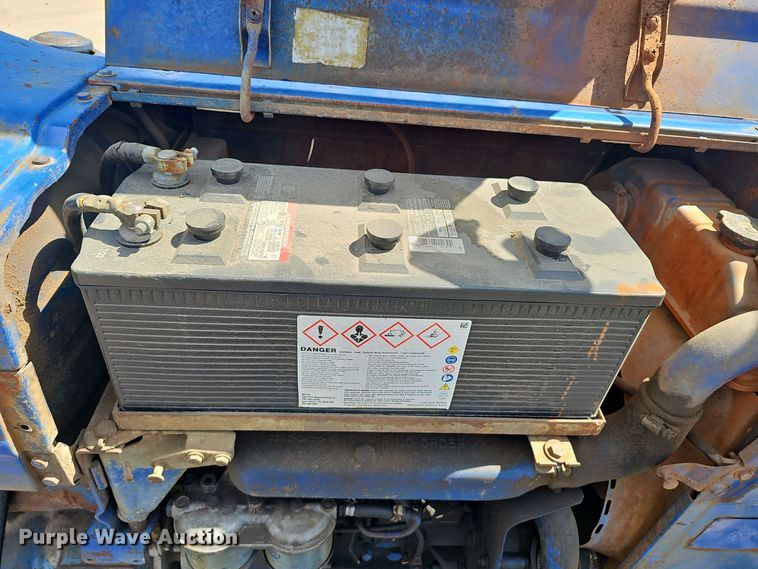 image for item NX9356 1968 Ford 2000 tractor