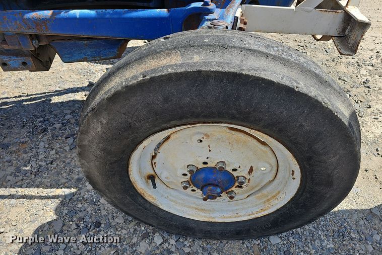 image for item NX9356 1968 Ford 2000 tractor