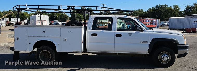 image for item NX9359 2007 Chevrolet  Silverado 3500 Crew Cab utility bed pickup truck