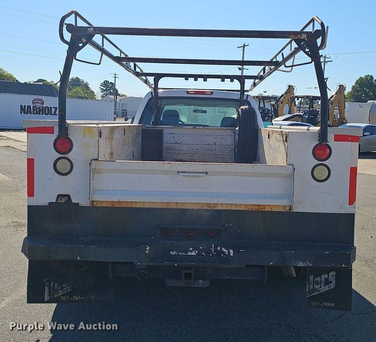 image for item NX9359 2007 Chevrolet  Silverado 3500 Crew Cab utility bed pickup truck