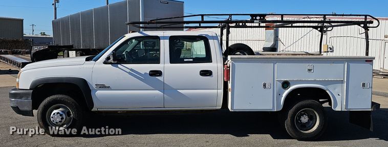 image for item NX9359 2007 Chevrolet  Silverado 3500 Crew Cab utility bed pickup truck