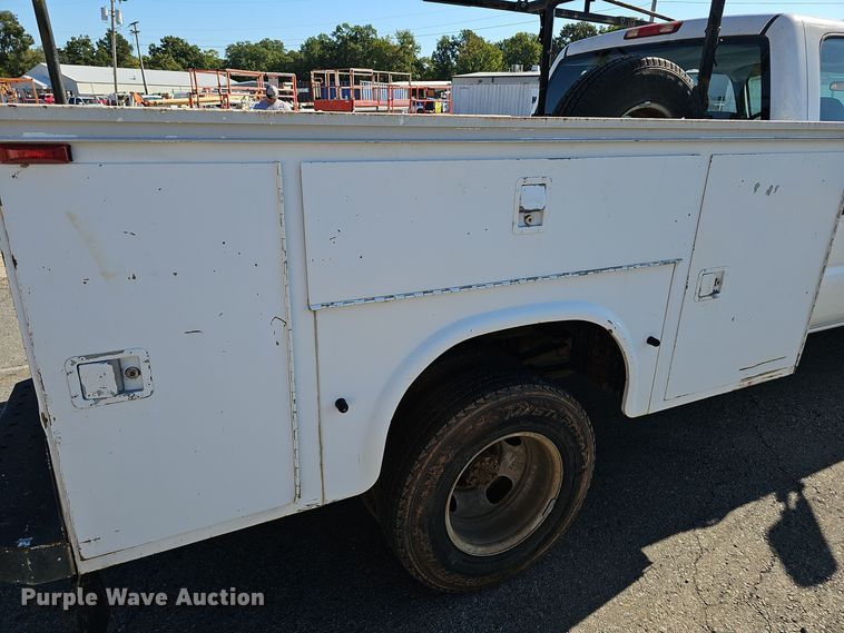 image for item NX9359 2007 Chevrolet  Silverado 3500 Crew Cab utility bed pickup truck