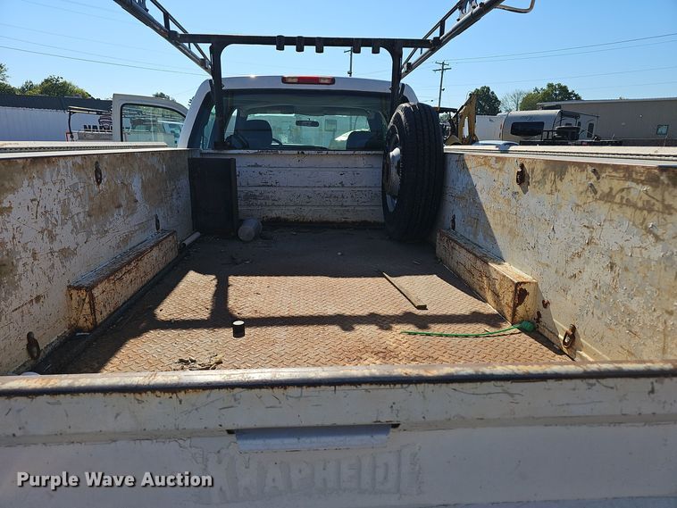 image for item NX9359 2007 Chevrolet  Silverado 3500 Crew Cab utility bed pickup truck