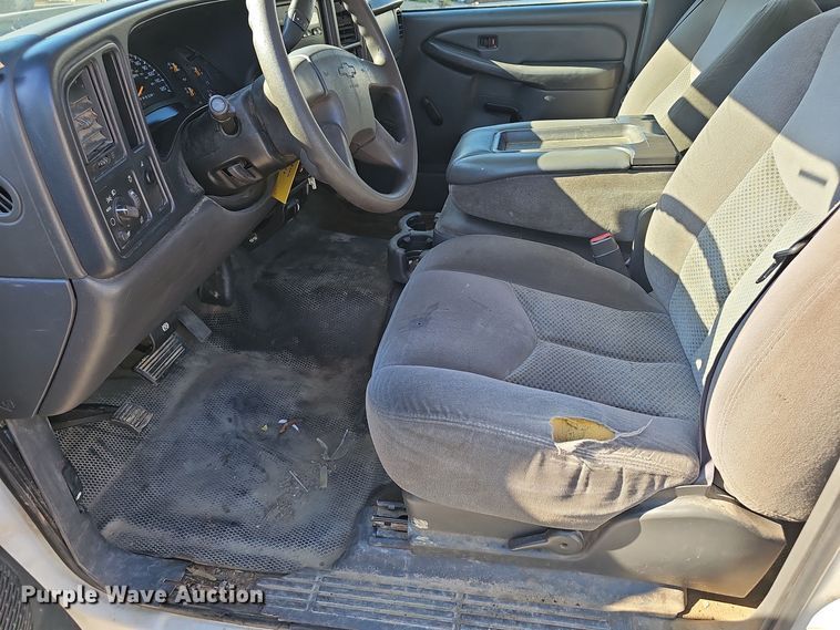 image for item NX9359 2007 Chevrolet  Silverado 3500 Crew Cab utility bed pickup truck