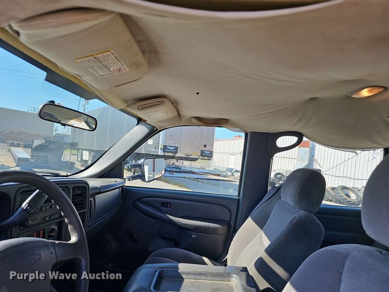 image for item NX9359 2007 Chevrolet  Silverado 3500 Crew Cab utility bed pickup truck