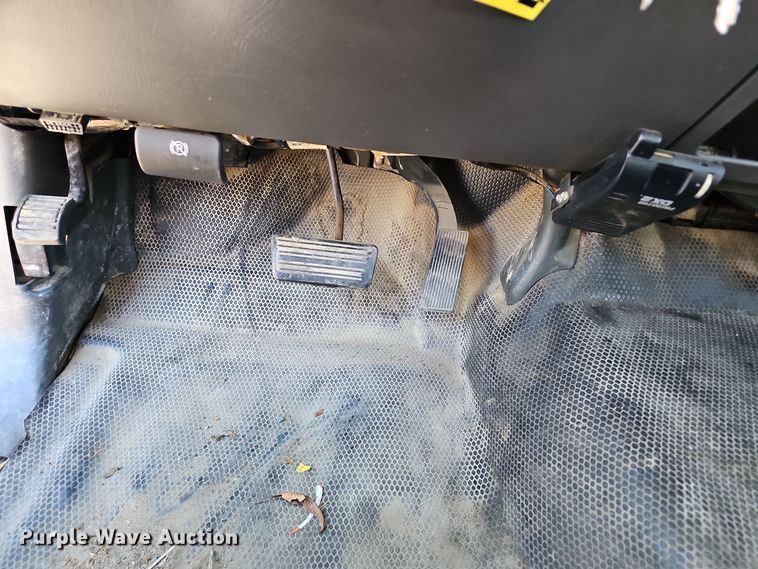 image for item NX9359 2007 Chevrolet  Silverado 3500 Crew Cab utility bed pickup truck