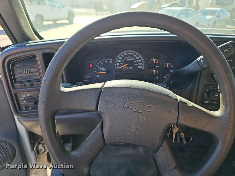 image for item NX9359 2007 Chevrolet  Silverado 3500 Crew Cab utility bed pickup truck