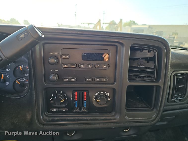 image for item NX9359 2007 Chevrolet  Silverado 3500 Crew Cab utility bed pickup truck