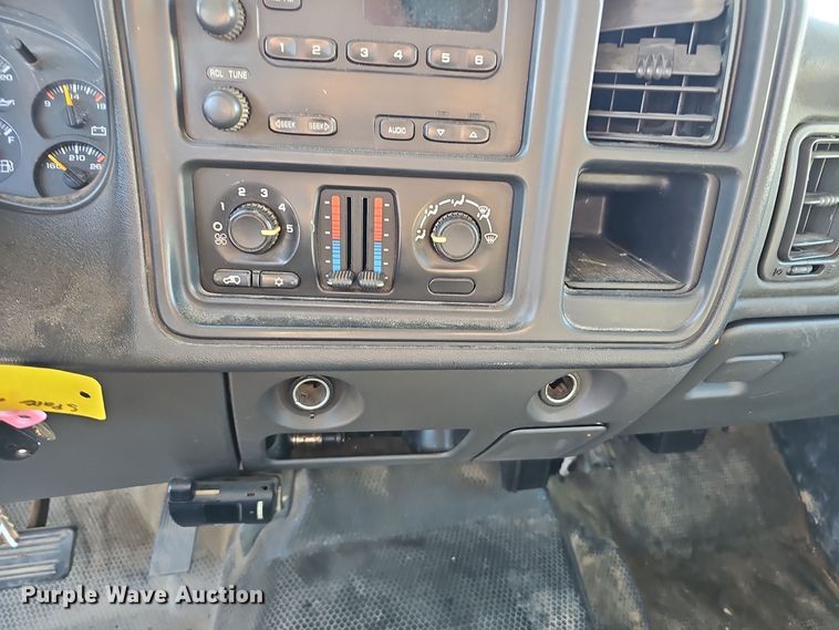 image for item NX9359 2007 Chevrolet  Silverado 3500 Crew Cab utility bed pickup truck