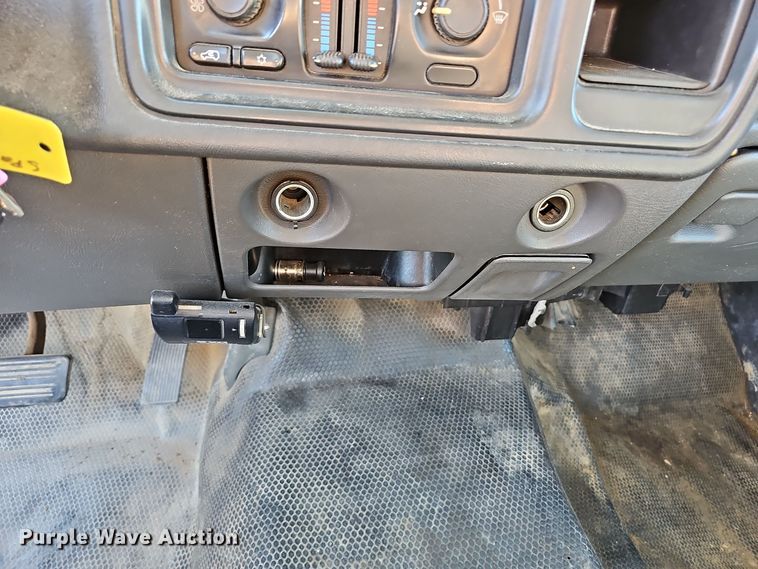 image for item NX9359 2007 Chevrolet  Silverado 3500 Crew Cab utility bed pickup truck