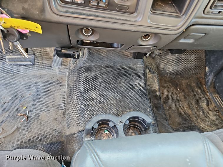 image for item NX9359 2007 Chevrolet  Silverado 3500 Crew Cab utility bed pickup truck